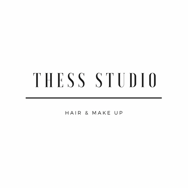 Logo du salon de coiffure Thess Studio. Le fond est blanc et le nom du salon est écrit en grand et dessous en plus petit figure « hair & make up »